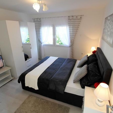 Apartman Ana Leilighet Otočac Eksteriør bilde