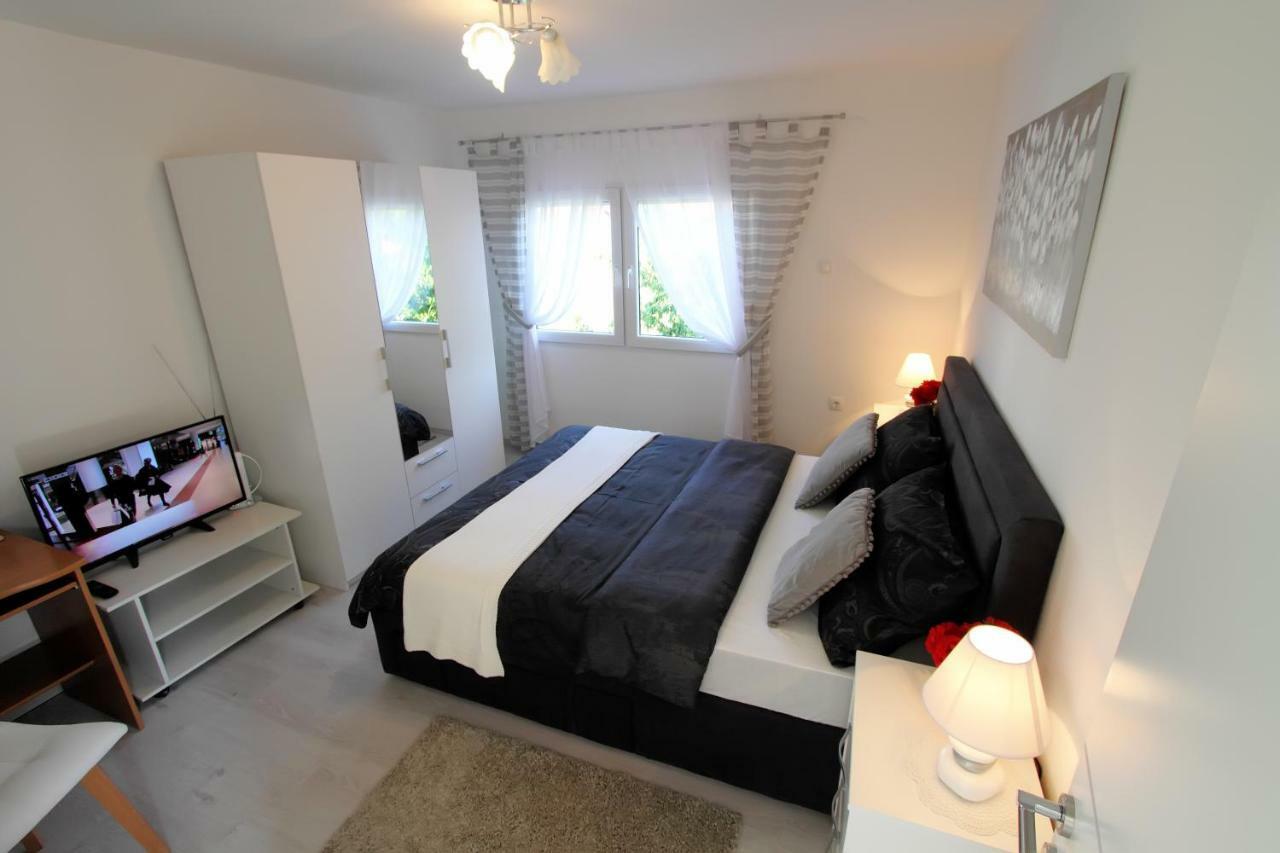 Apartman Ana Leilighet Otočac Eksteriør bilde